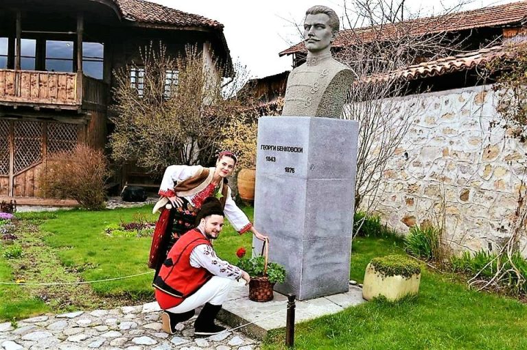 ДРУГОТО ЛИЦЕ НА ЛЮБОВТА