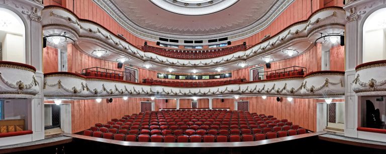 Обичайте театъра в себе си, а не себе си в театъра
