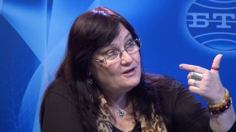 Маргарита ПЕТКОВА: Виктор избра вътрешните рими. Аз се съгласих.