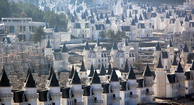 Любопитно | Изоставеният „Град на френските замъци“ в Турция (СНИМКИ+ВИДЕО)