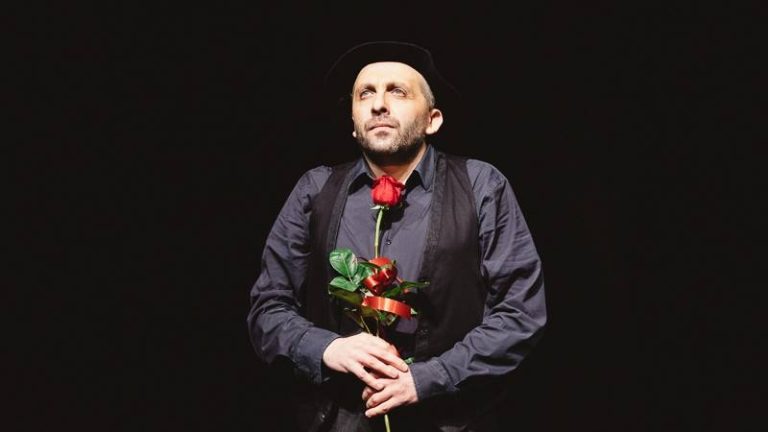 Мариус със сборен моноспектакъл