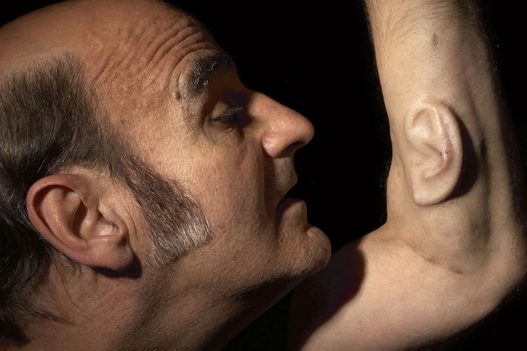 Stelarc: Човешкото тяло днес е химера от метал, плът и код (СНИМКИ/ВИДЕО)