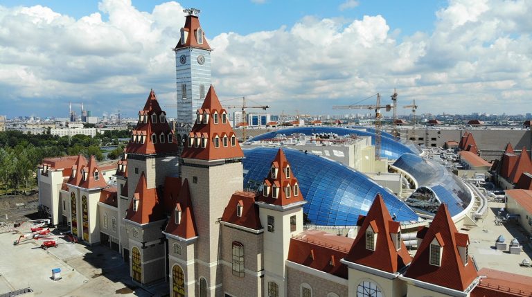 От днес и Москва вече има своя „Дисниленд“