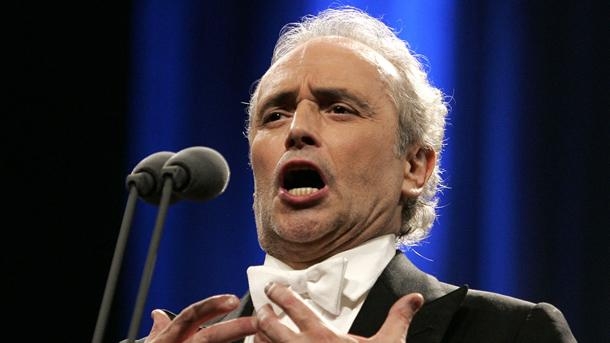 Хосе Карерас с обръщение на английски към публиката на Opera D`amore