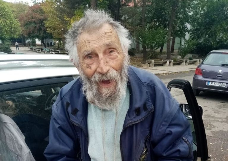 91-годишен художник и автор на портрети на Левски живее в нищета (СНИМКИ)
