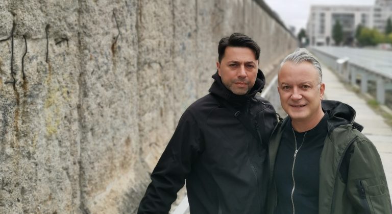 Добромир Банев и Петър Антонов покориха Берлин с българска поезия (СНИМКИ)