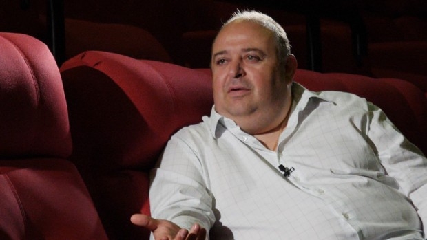 Любомир Нейков чете „За пръв път с автобус в Берлин“