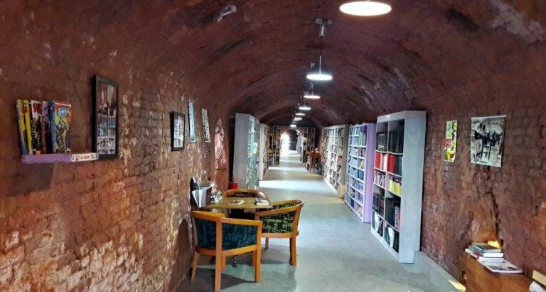 Библиотека от изхвърлени книги основаха служители по чистотата в Анкара (СНИМКИ)