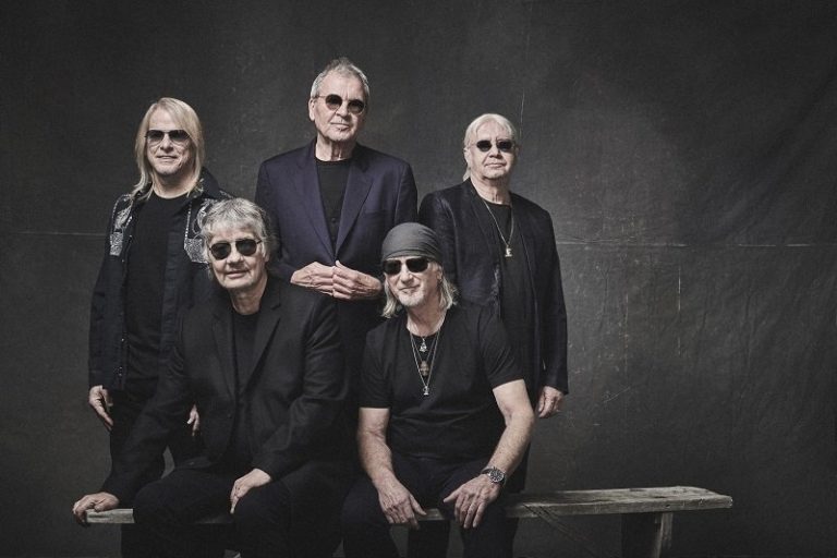 „Дийп Пърпъл“ с концерт в България
