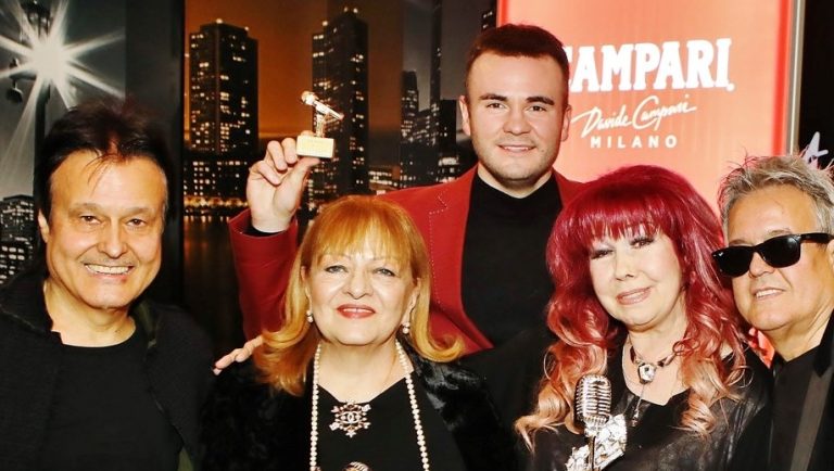 Богдана Карадочева с платинена статуетка „Грандама на българската естрада“