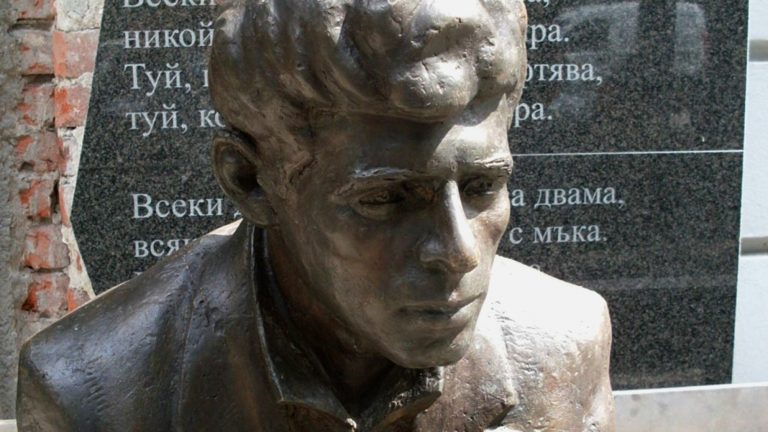 Поетът, който даде на света любов