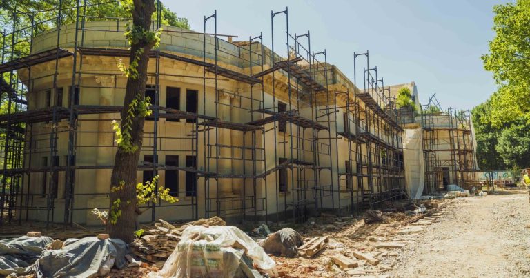 Банята в Овча купел ще е готова отвън до четири месеца