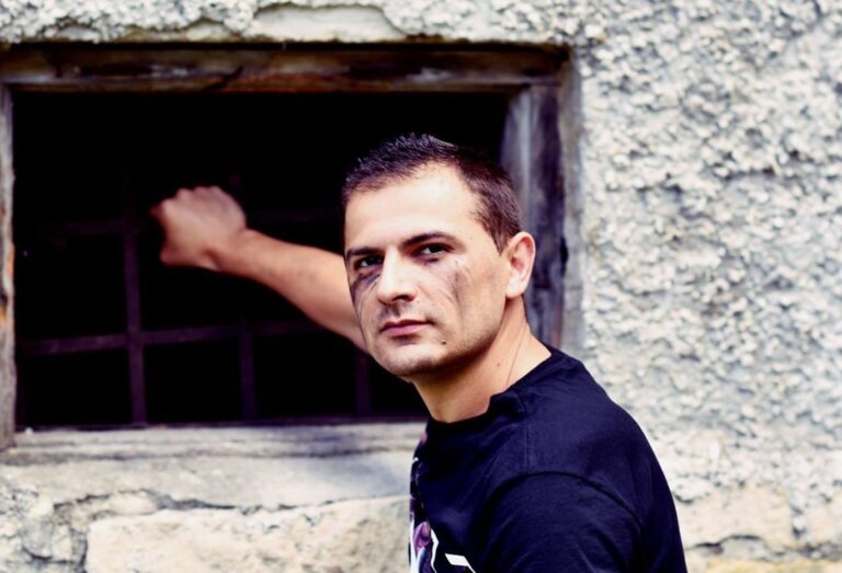 Мартин Спасов представя новата си книга „Подкова за троянски кон“ в Столична библиотека