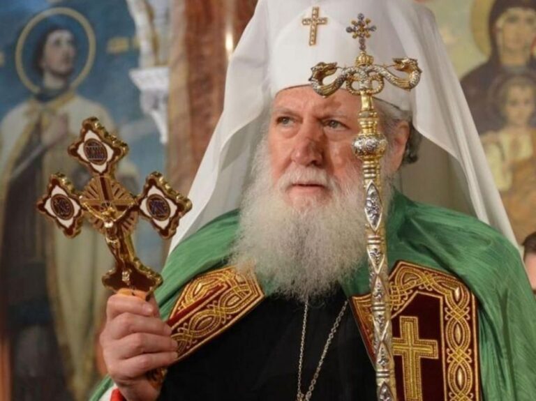Почина патриарх Неофит