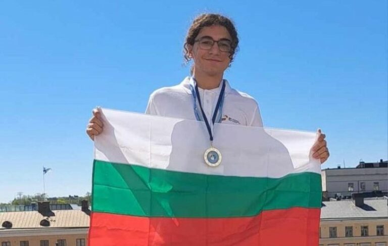 Ученик от Русе спечели сребърен медал на Международната олимпиада по философия