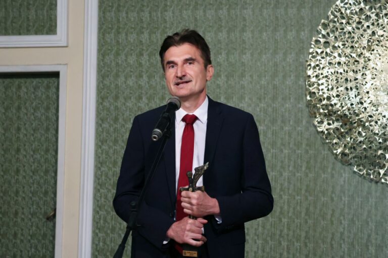 Издателят Пламен Тотев с награда „Ловешки меч“ за културен принос