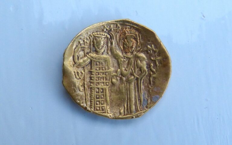 Златна монета на никейски император е открита в Средновековния град Червен край Русе