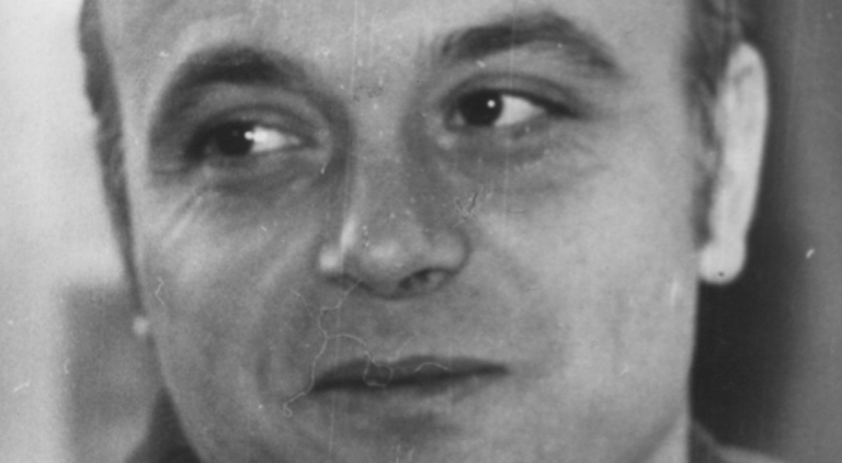 Само миг и ние ще сме влюбени, само миг от мигове изгубени… – Петър Караангов