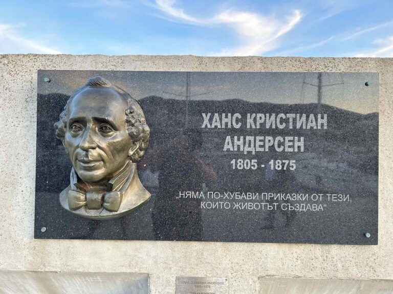 Откриха паметник на Ханс Кристиан Андерсен в България