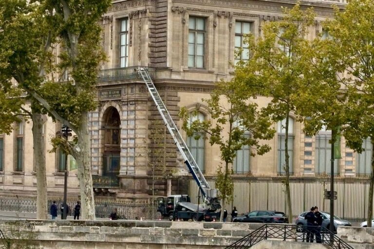 Крадците са прекарали в Лувъра по-малко от четири минути – хронология на обира