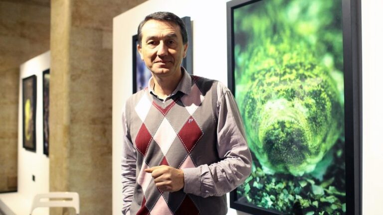 Михаил Заимов представя първата си фотоизложба над водата
