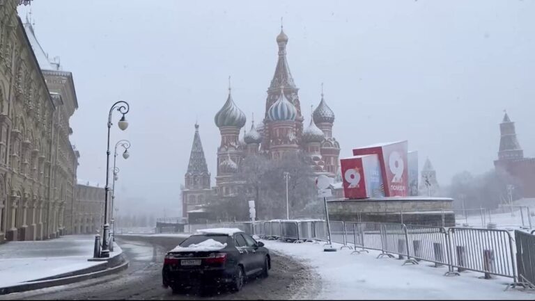 Днес снежната покривка в Москва счупи 55-годишен рекорд (видео)