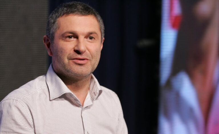 Гласът, който не се страхуваше да пита